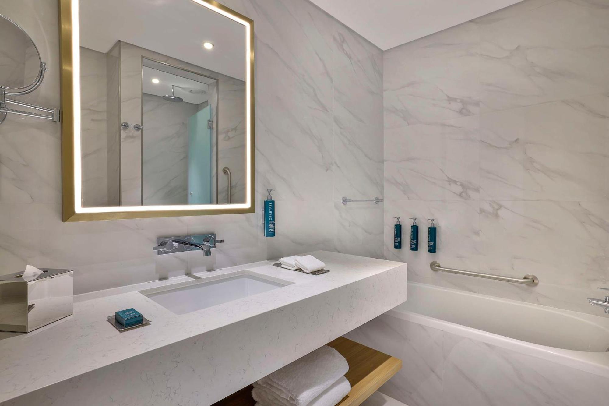 Hilton Garden Inn Dubai Business Bay Buitenkant foto